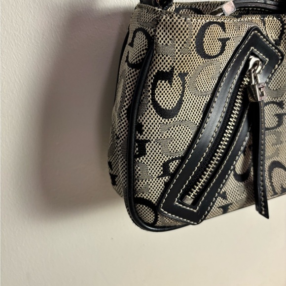 G by Guess Y2K Shoulder Bag w/ Multiple Zippers & Signature Print - Picture 8 of 16